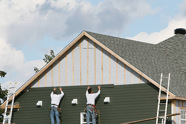 Professional Siding technician working in Richardsville, VA